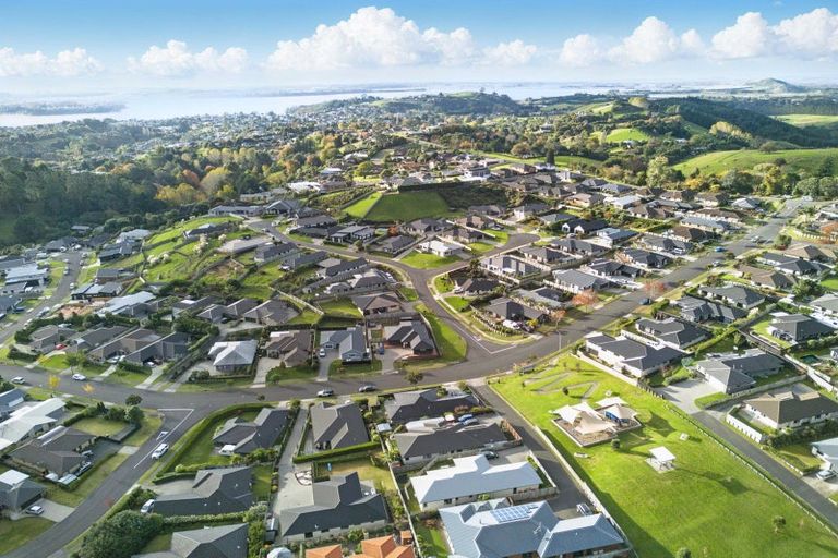 Photo of property in 35 Ballintoy Park Drive, Welcome Bay, Tauranga, 3175