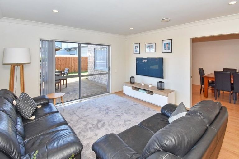 Photo of property in 8 Scotsmoor Drive, Wattle Downs, Auckland, 2103