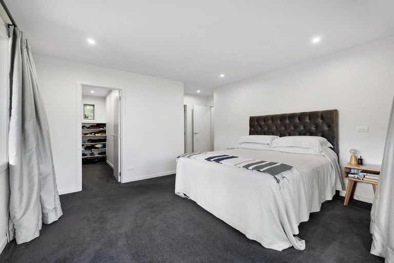 Photo of property in 23 Cedar Drive, Kelvin Heights, Queenstown, 9300