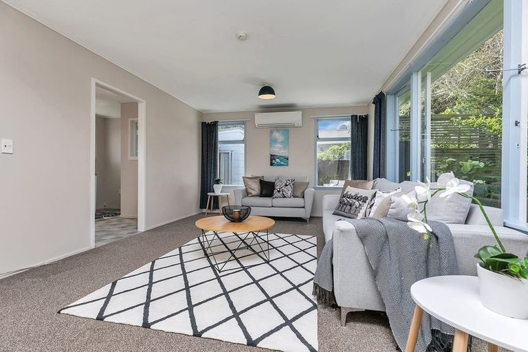 Photo of property in 1/25 Peach Road, Glenfield, Auckland, 0629