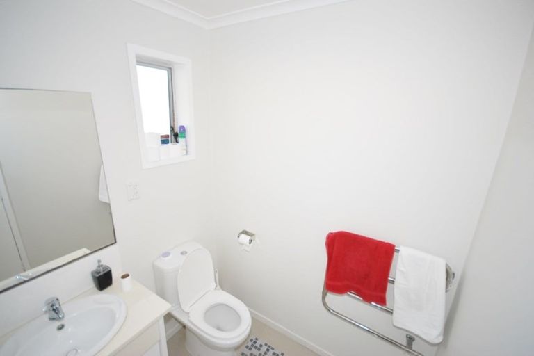 Photo of property in 16 Nan Place, Pakuranga Heights, Auckland, 2010