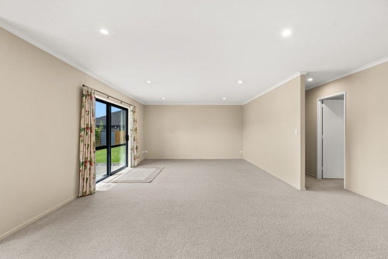 Photo of property in 77 Reading Street, Greytown, 5712
