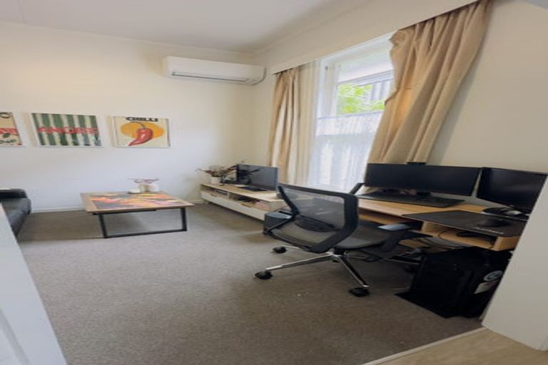 Photo of property in 1/72 Derwent Street, Island Bay, Wellington, 6023