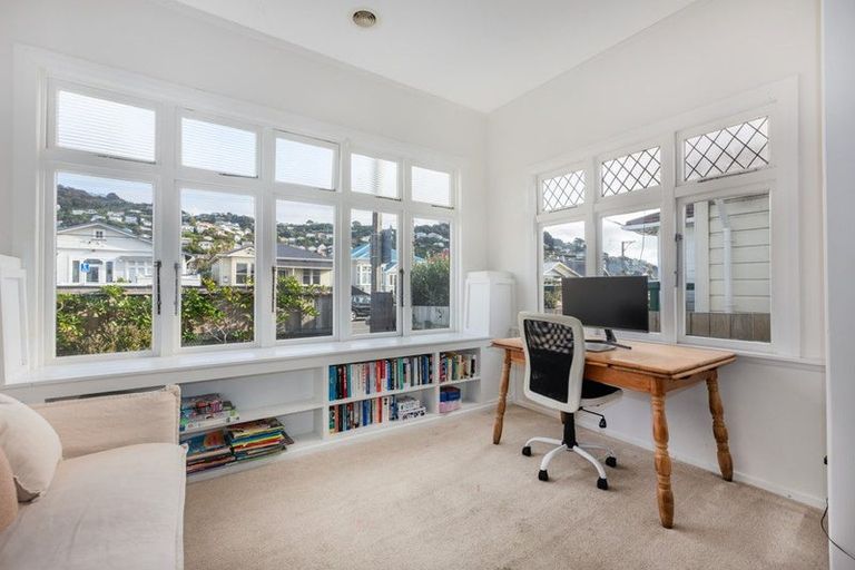 Photo of property in 137 Onepu Road, Lyall Bay, Wellington, 6022