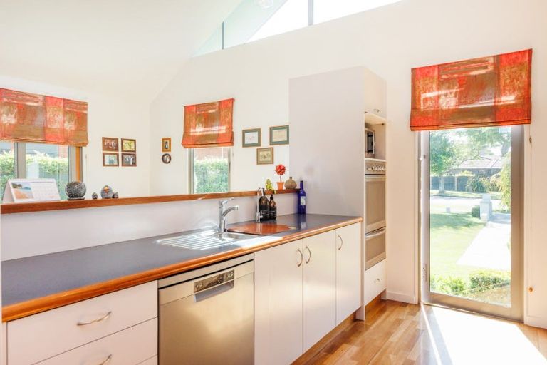 Photo of property in 16 Royal Oak Drive, Kelvin Grove, Palmerston North, 4414