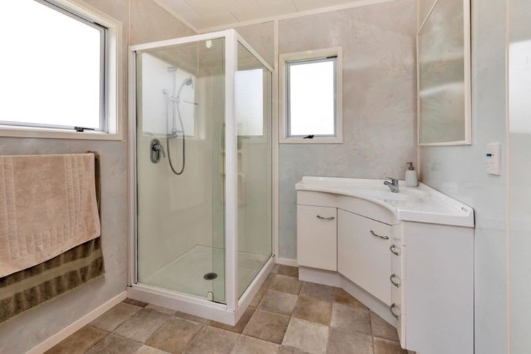 Photo of property in 18 Marohemo Road, Maungaturoto, 0583