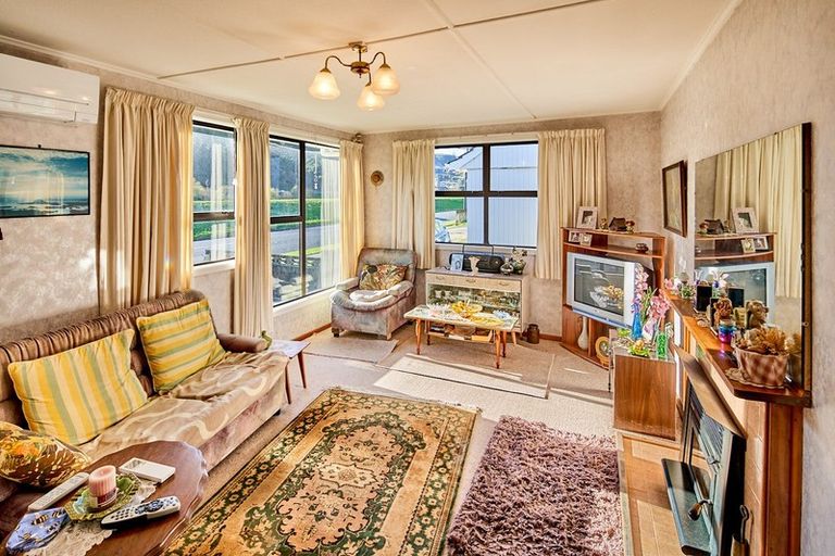 Photo of property in 1174 Taita Drive, Taita, Lower Hutt, 5011