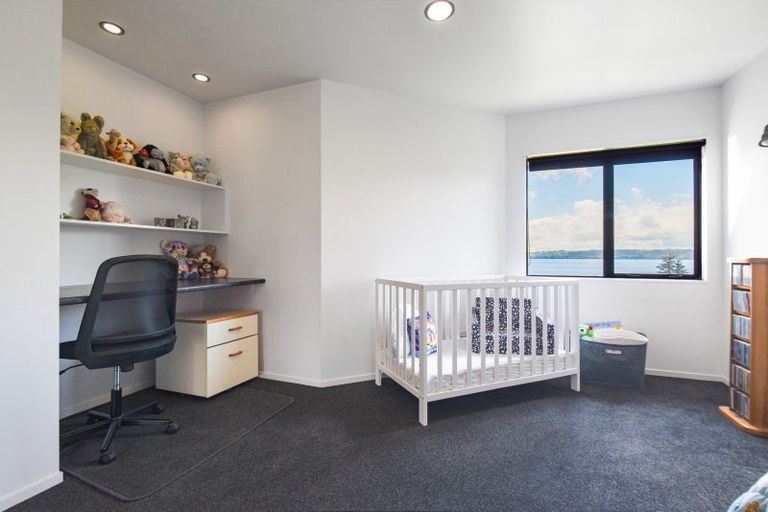 Photo of property in 4 Tupara Crescent, Kawaha Point, Rotorua, 3010