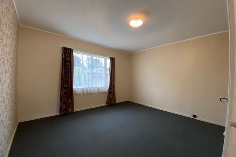 Photo of property in 2/76 Millbrook Road, Henderson, Auckland, 0612