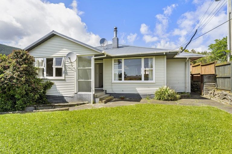Photo of property in 9 Massey Street, Tawa, Wellington, 5028
