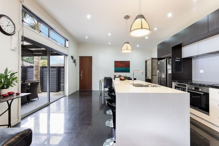 Photo of property in 111a Carlyle Street, Leamington, Cambridge, 3432