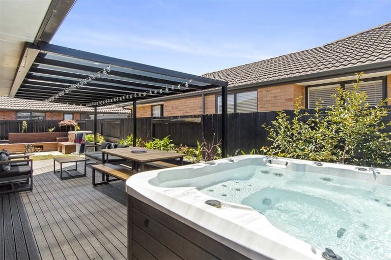 Photo of property in 23 Seabreeze Place, Papamoa Beach, Papamoa, 3118