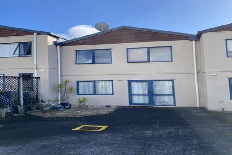 Photo of property in 1/13 John Jennings Drive, Oteha, Auckland, 0632