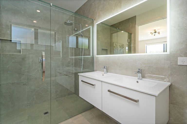 Photo of property in 6 Awatea Drive, Whitianga, 3510