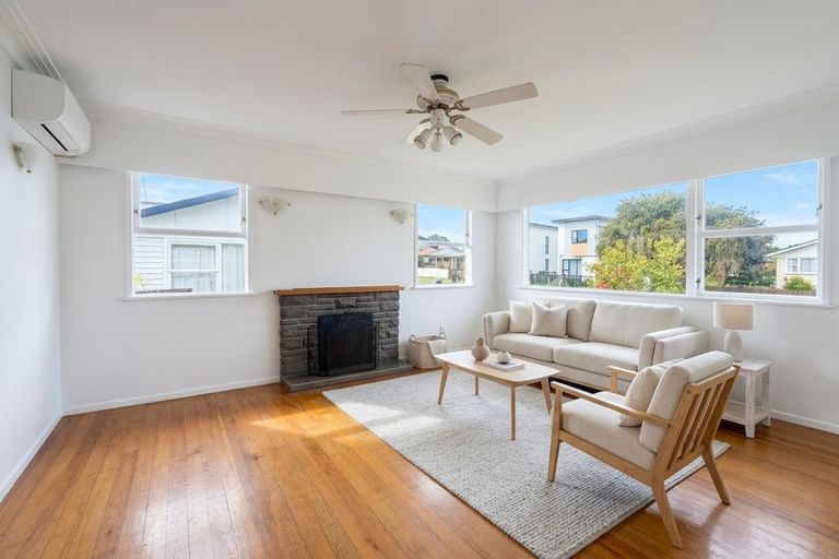 Photo of property in 4 Ainsdale Place, Manurewa, Auckland, 2102