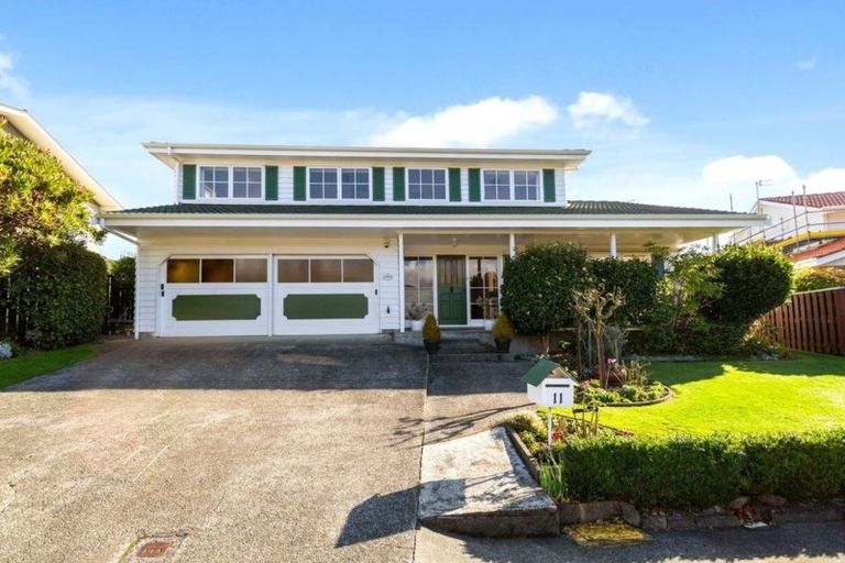 Photo of property in 11 Mckeefry Grove, Tawa, Wellington, 5028