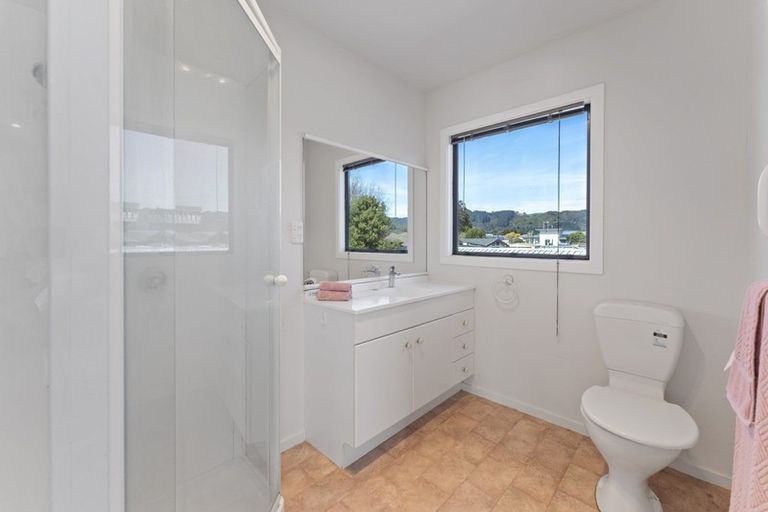 Photo of property in 22 Granville Street, Silverstream, Upper Hutt, 5019