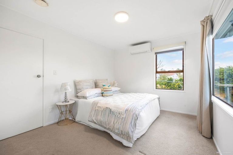 Photo of property in 7 Darren Crescent, Half Moon Bay, Auckland, 2012