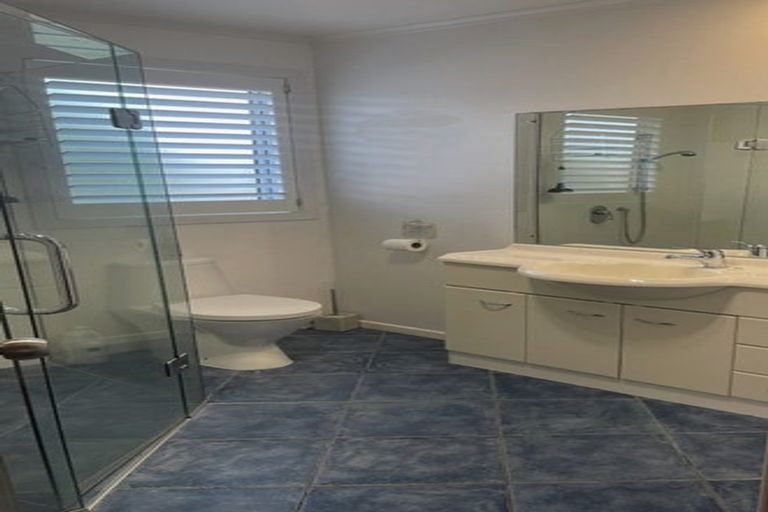 Photo of property in 8 Divich Avenue, Te Atatu South, Auckland, 0610