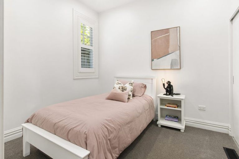 Photo of property in 60 Hawker Street, Mount Victoria, Wellington, 6011