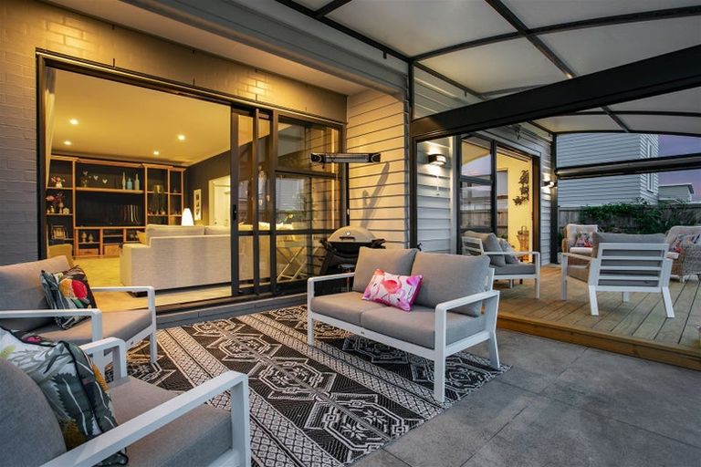 Photo of property in 21 Kukuwai Avenue, Red Beach, 0932