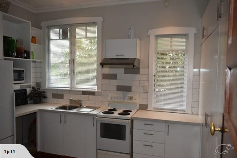 Photo of property in 510 Grove Road, Mayfair, Hastings, 4122