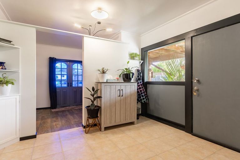 Photo of property in 27 Puriri Road, Waikanae, 5036