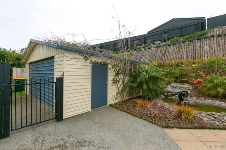 Photo of property in 5a Oawai Place, Marfell, New Plymouth, 4310
