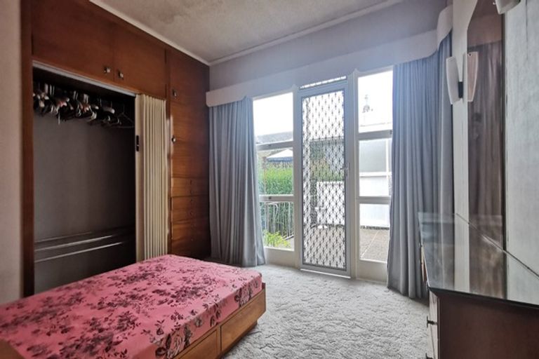 Photo of property in 32 Woodford Avenue, Henderson, Auckland, 0610