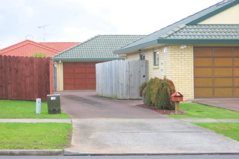 Photo of property in 9 Maghera Drive, East Tamaki Heights, Auckland, 2016