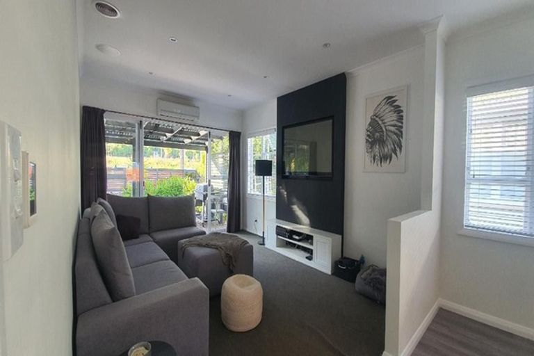 Photo of property in 14 Golf Road, Manor Park, Lower Hutt, 5019