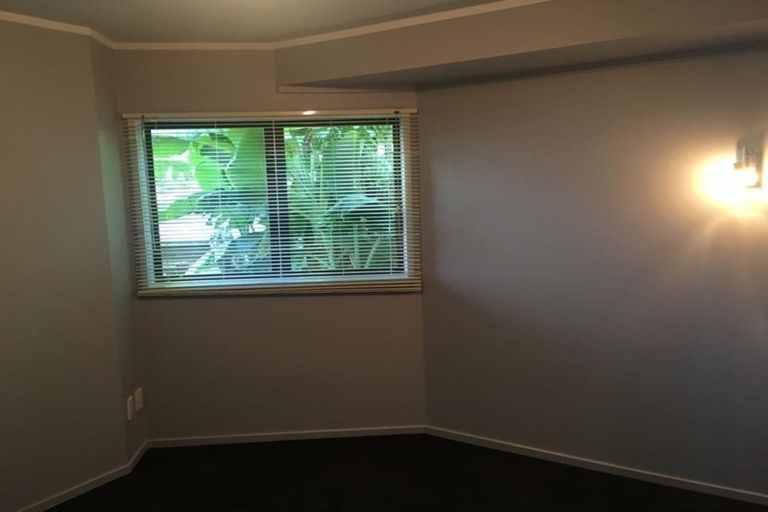 Photo of property in 2/18 Mander Place, Bucklands Beach, Auckland, 2012