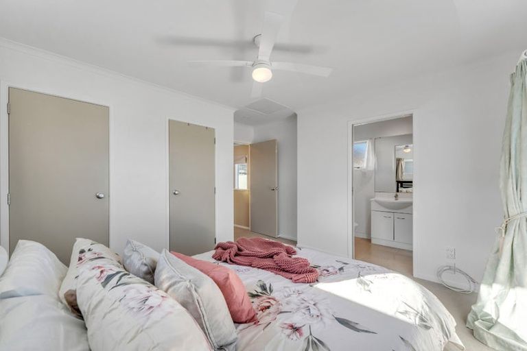 Photo of property in 17 Albizia Avenue, Henderson, Auckland, 0612