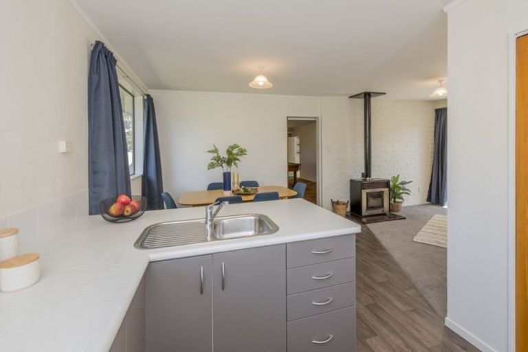 Photo of property in 10 Graham Grove, Waikanae, 5036