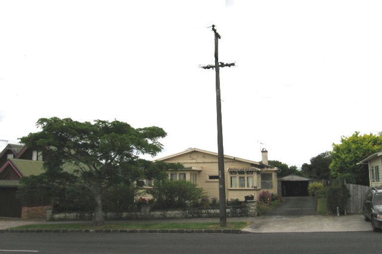 Photo of property in 41 Walmer Road, Point Chevalier, Auckland, 1022