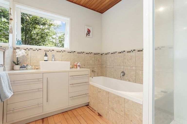 Photo of property in 10 Sandford Street, Campbells Bay, Auckland, 0630