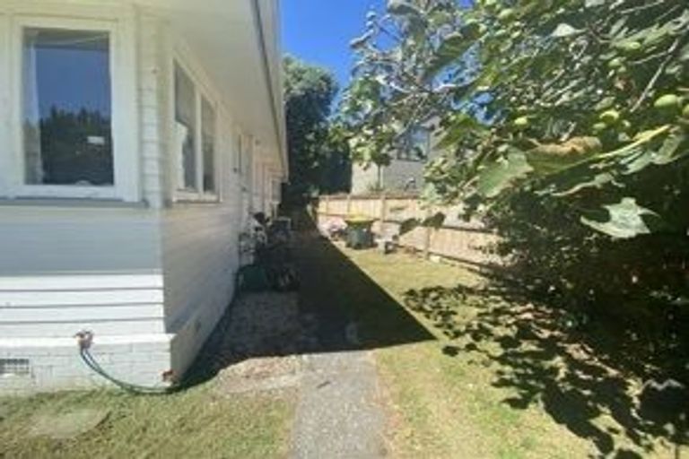 Photo of property in 51 Beach Road, Te Atatu Peninsula, Auckland, 0610
