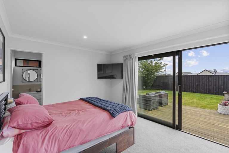 Photo of property in 129 Aviemore Drive, Highland Park, Auckland, 2010