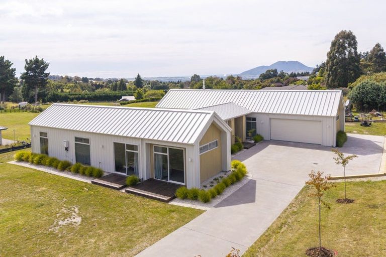 Photo of property in 13 Lochinvar Lane, Acacia Bay, Taupo, 3385