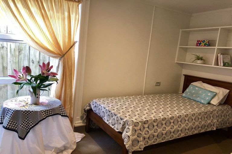 Photo of property in 2b Zion Road, Birkenhead, Auckland, 0626