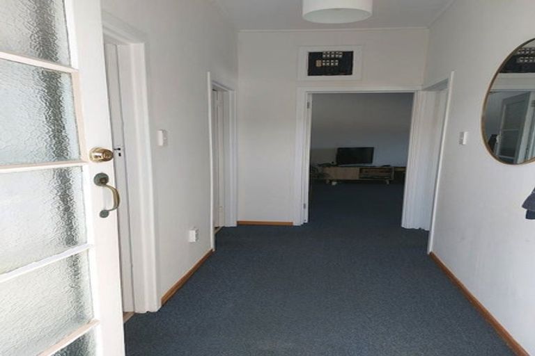 Photo of property in 70 Melbourne Road, Island Bay, Wellington, 6023