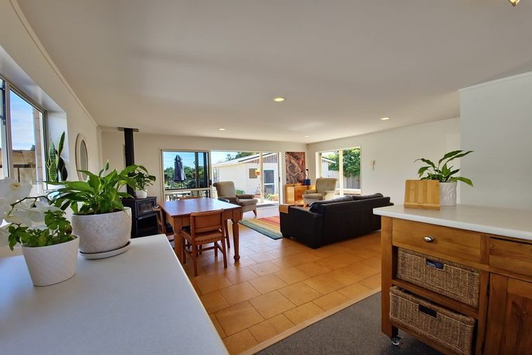 Photo of property in 11 Rodney Avenue, Te Horo Beach, Otaki, 5581