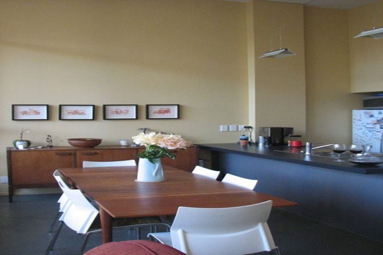 Photo of property in Stadium Garden Flats, 104/107 Thorndon Quay, Pipitea, Wellington, 6011