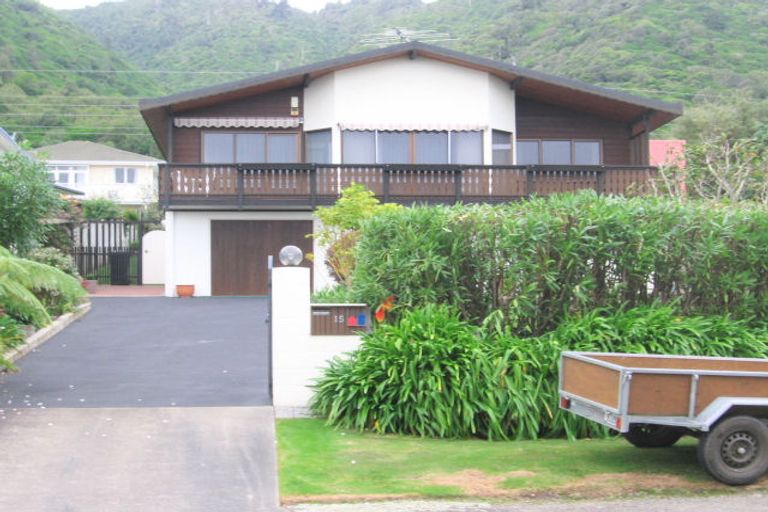 Photo of property in 15 Kotare Street, Waikanae, 5036