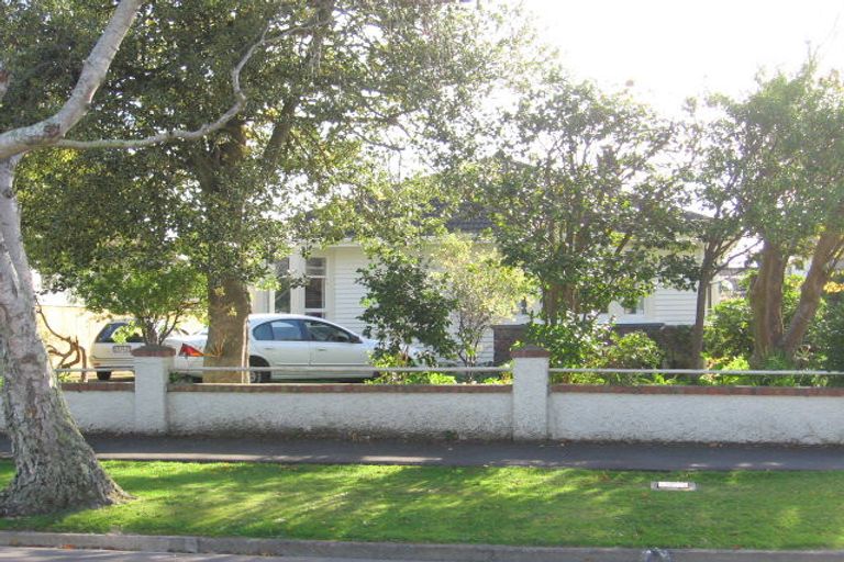 Photo of property in 11 Norton Park Avenue, Fairfield, Lower Hutt, 5011