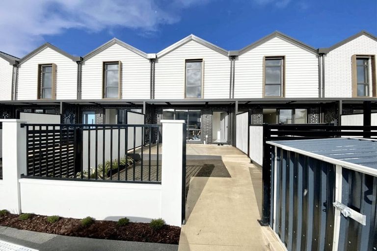Photo of property in 10 Cessna Crescent, Mangere, Auckland, 2022