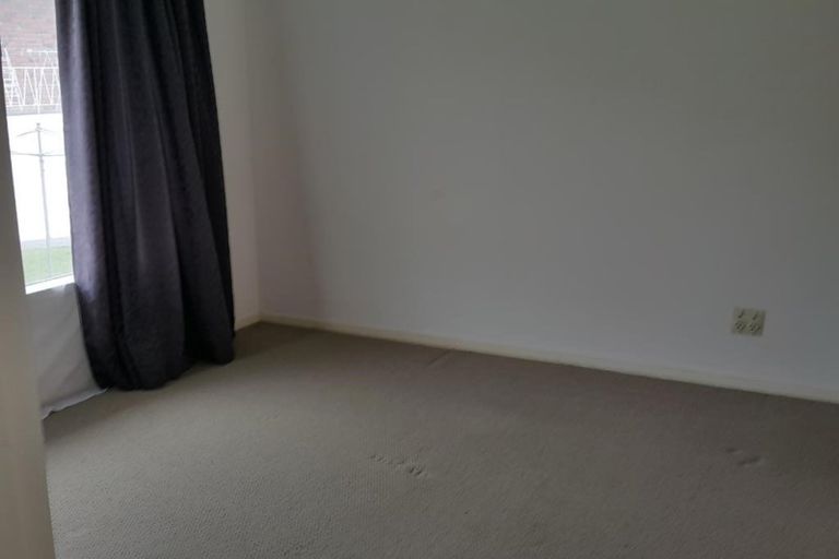 Photo of property in 2/16 Anne Road, Hillcrest, Auckland, 0627