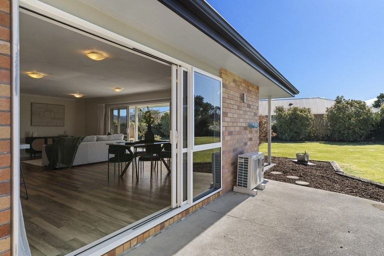 Photo of property in 4 Camellia Lane, Carterton, 5713