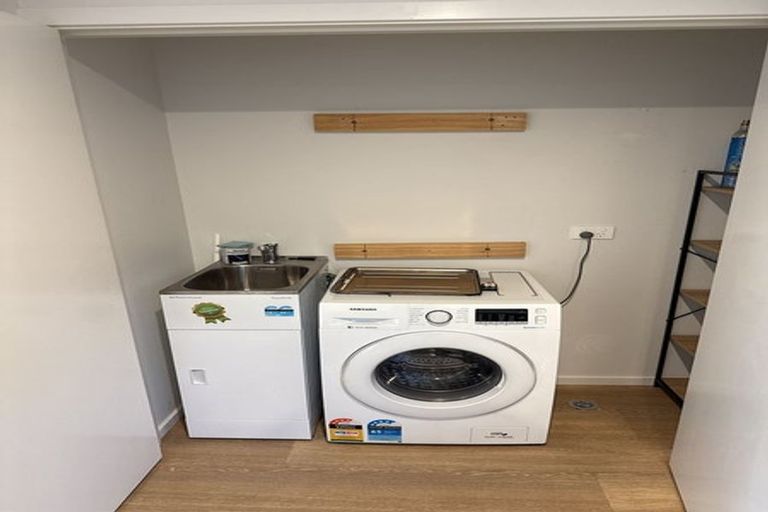 Photo of property in 5/9 Surrey Street, Tawa, Wellington, 5028