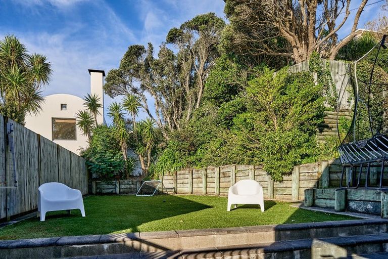 Photo of property in 25 The Crescent, Roseneath, Wellington, 6011